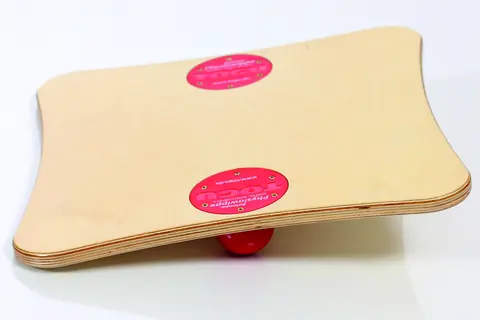 Togu Balanza Physiowippe Wood with Red Size 48 x 48 x 7 cm. Weight 2990g